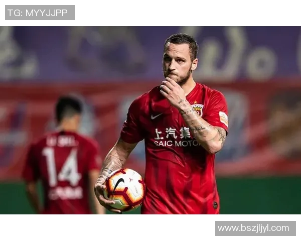 上港与亚泰激战连连角球争夺赛场精彩瞬间回顾